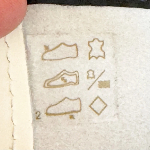 Doc Martens White Leather 11821 Boot 8 Eye AirWair Bouncing Soles Women’s Size 6 - Picture 14 of 15